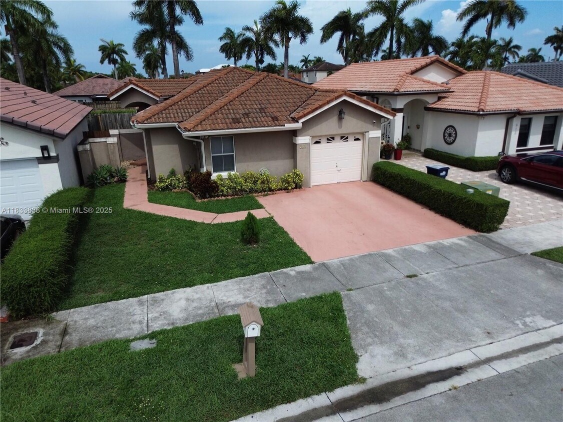 Foto principal - 921 NW 132nd Ave W