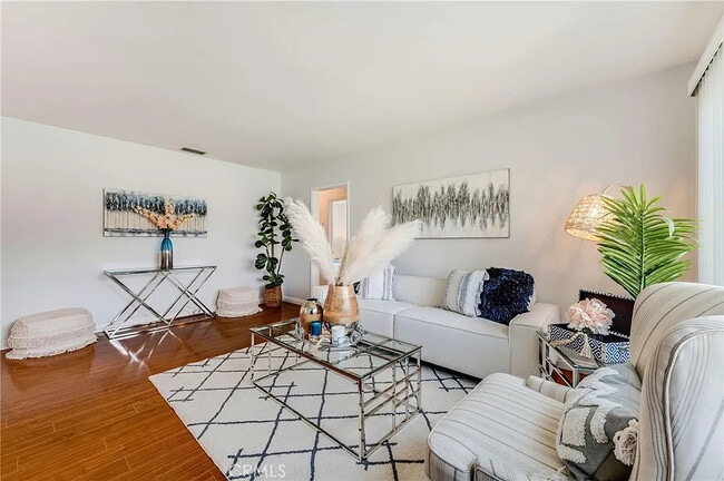 Foto del edificio - 7026 Schroll St