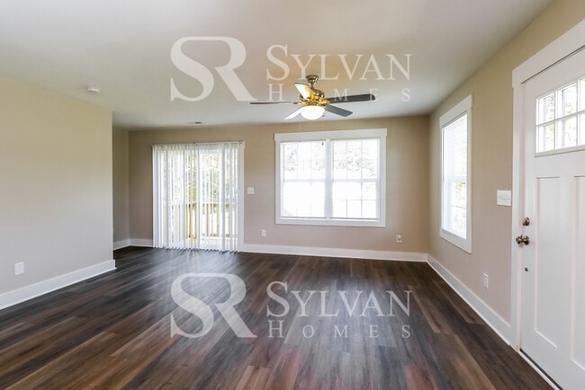 Building Photo - This lovely 3BR, 2.5BA home is move-in ready