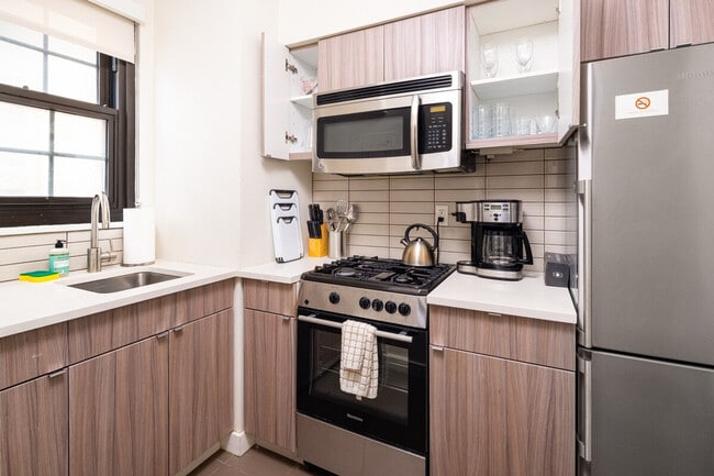 Building Photo - 437 E 49th St