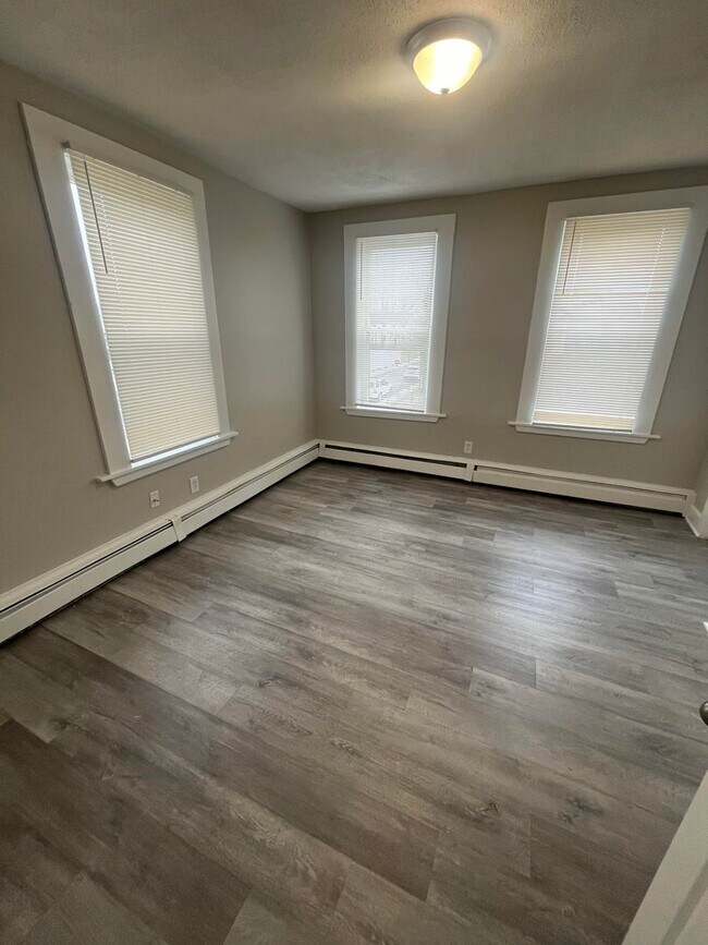 Building Photo - 373-373 Central St