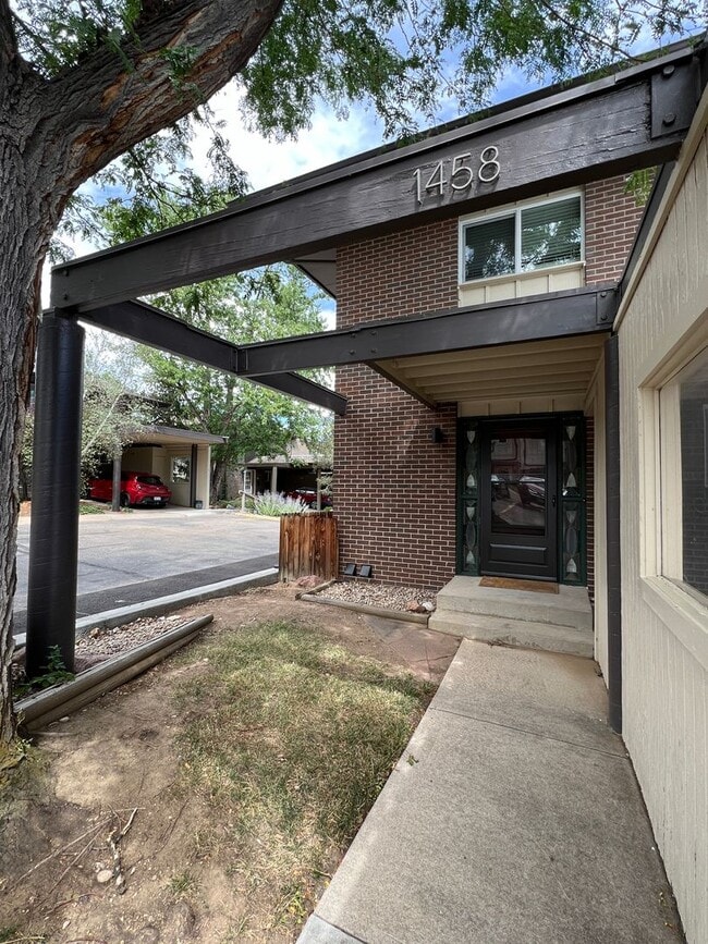 Building Photo - Immaculate 3-bed, 2.5-bath Townhome in Bou...
