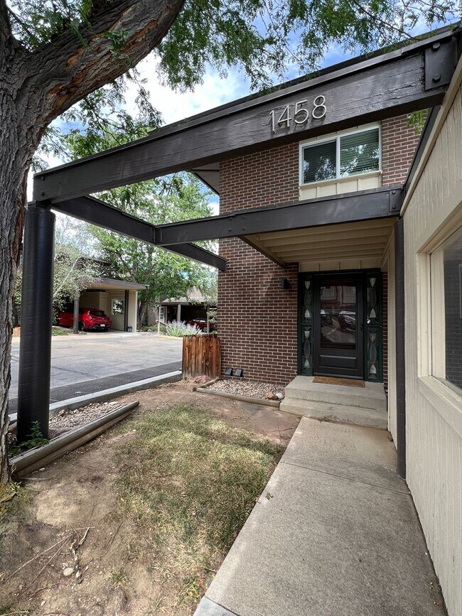 Foto del edificio - Immaculate 3-bed, 2.5-bath Townhome in Bou...
