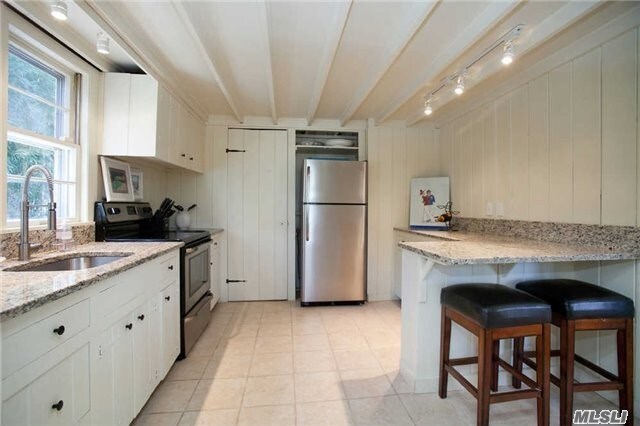 Primary Photo - 20 Warfield Way