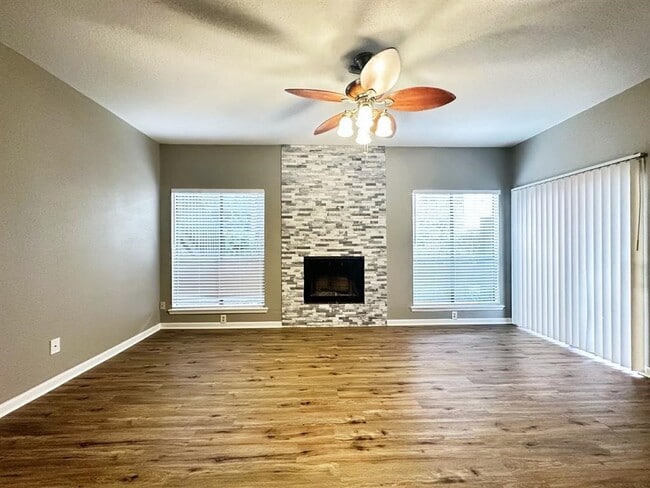 Building Photo - 9009 Richmond Ave.