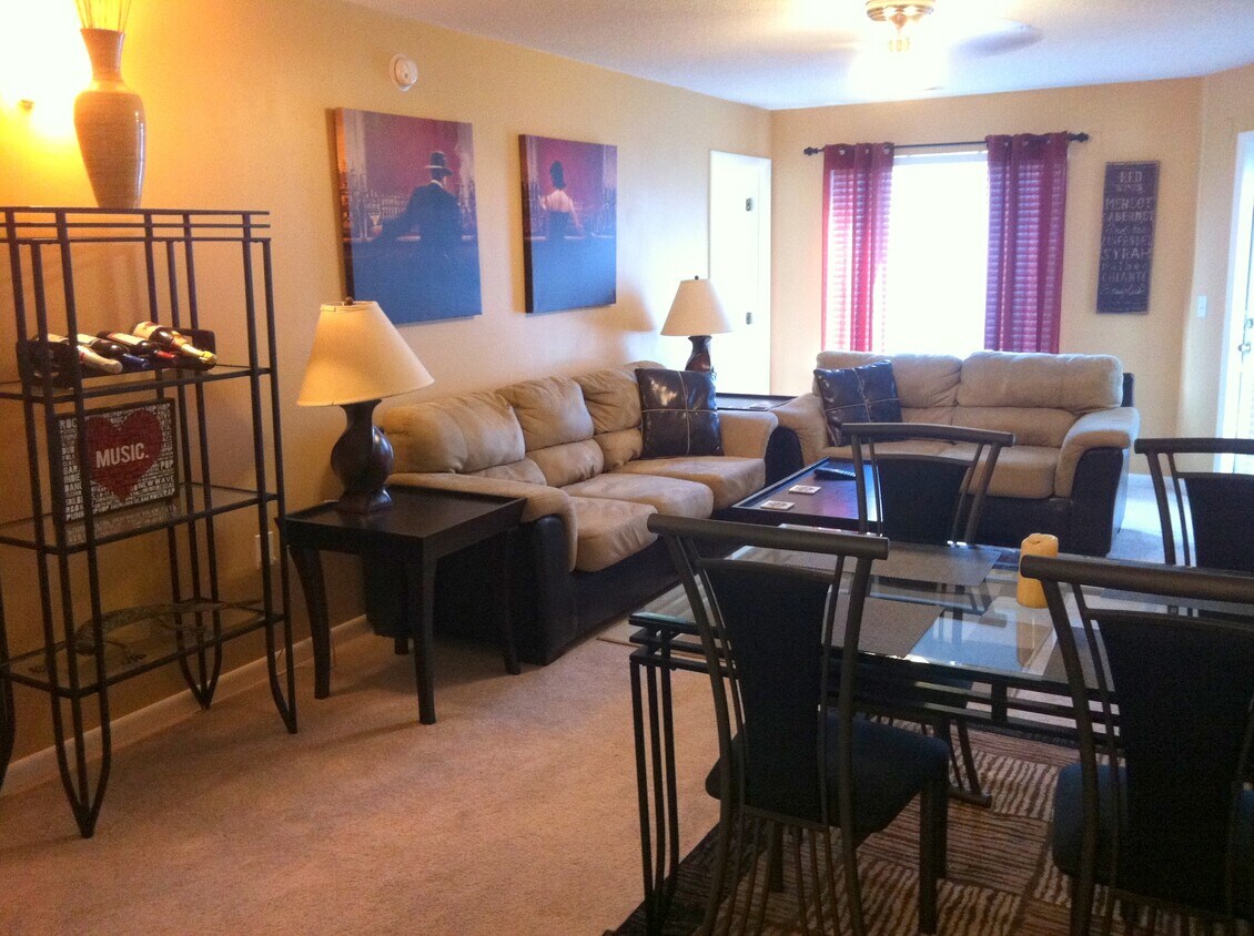 Primary Photo - 1231 University Ct
