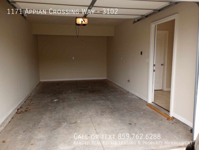 Building Photo - Available Now Spacious 3 bedroom 2.5 bath ...