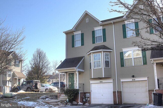 Building Photo - 535 Williamsburg Way