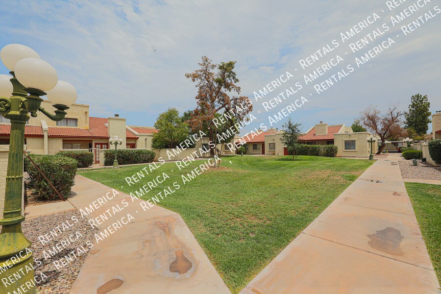 Primary Photo - Cute 2 Bed 2 Bath Townhome in Tempe! This ...