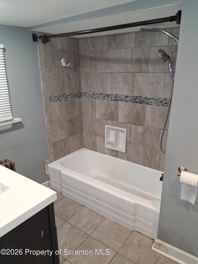 Building Photo - 907 E Drinker St