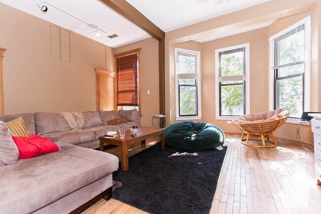 Foto del edificio - 3336 N Sheffield Ave