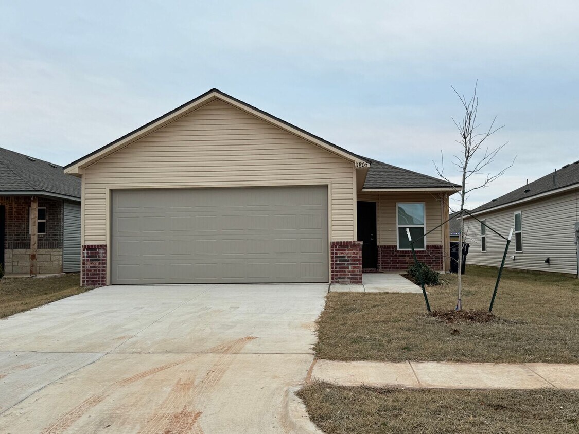 Building Photo - *MOVE IN SPECIAL: 2nd Month's Rent FREE, C...
