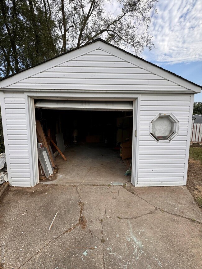 Building Photo - 282 16th St