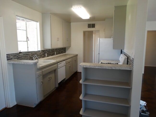 Building Photo - 4202 N 5th Ave