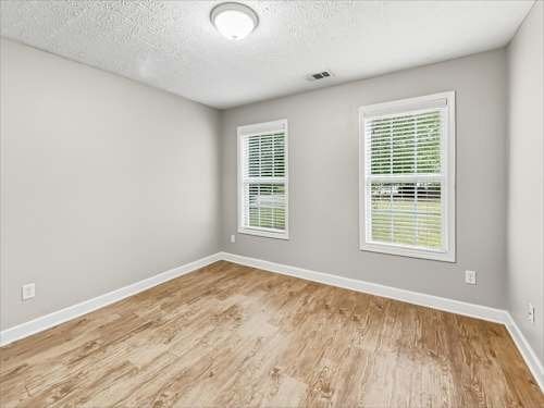 Building Photo - 2052 Bay Ct