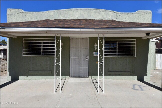 Building Photo - 4425 La Luz Ave