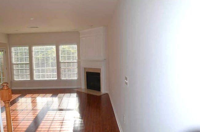Building Photo - 449 Lazy Creek Ln