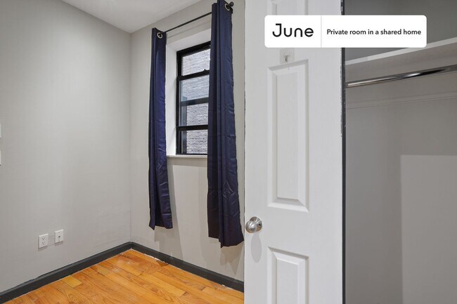 Building Photo - Private bedroom in 4 bed/2 bath Home