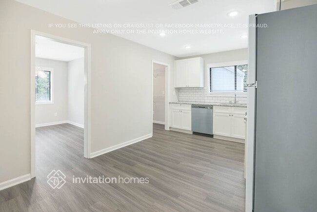 Building Photo - 2463 Rockwood Way SW