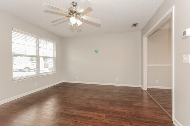 Foto del edificio - 1810 Colyn Avenue