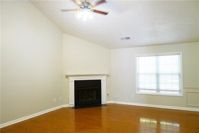 Building Photo - 327 Lee Miller Dr