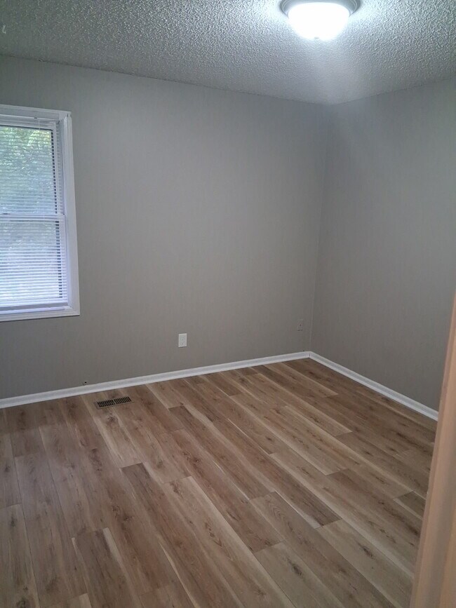 DORMITORIO - 704 S 40th St