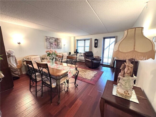 Foto del edificio - 79-14 Rockaway Beach Blvd