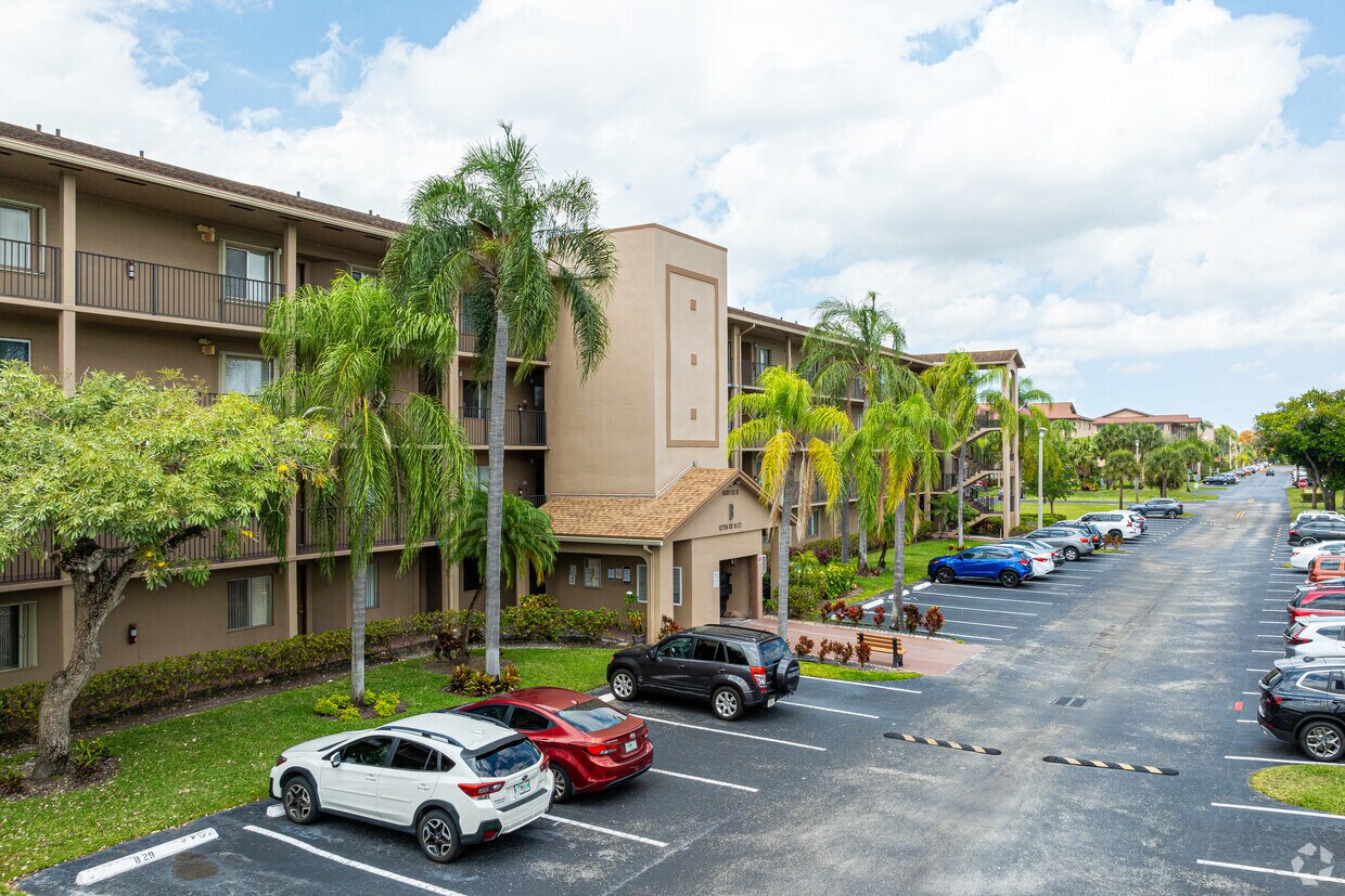 Foto del edificio - Century Village