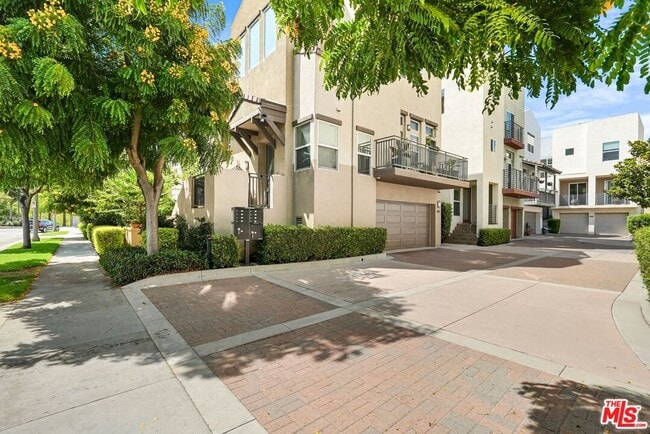 Building Photo - 6531 S Seabluff Dr