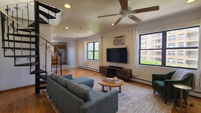 Building Photo - 4905 Park Ave