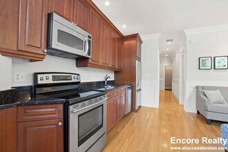 Building Photo - 244 Beacon St