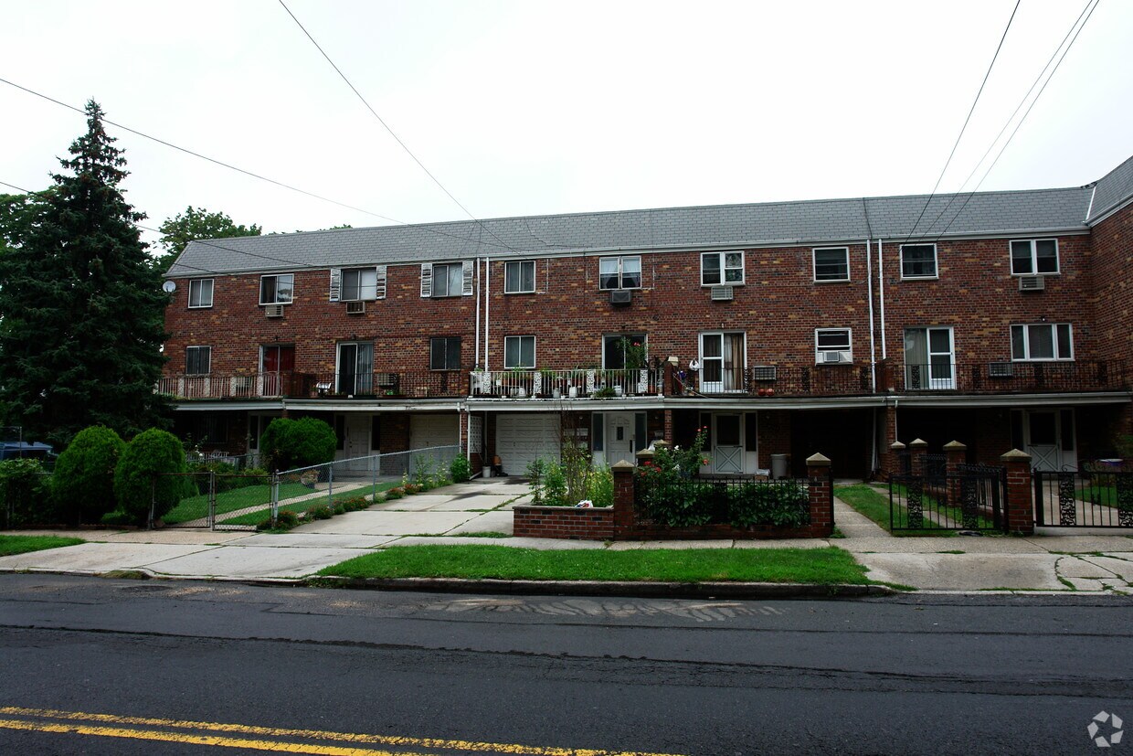 Primary Photo - 163-01 Sanford Ave