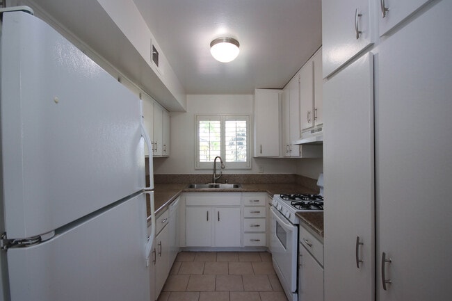 Foto del edificio - 542 N Orange Grove Blvd