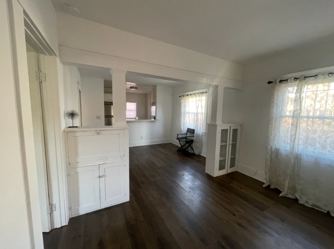 Building Photo - 1625 W 55th St