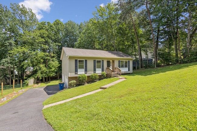 Building Photo - 20 Cherry Laurel Dr