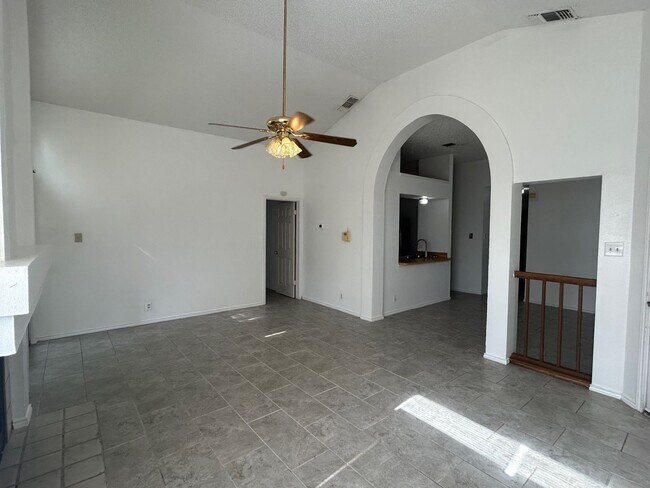 Building Photo - AVAILABLE NOW 4 BED/ 2 BA HOUSE FOR RENT! LP 1604/PUE RD