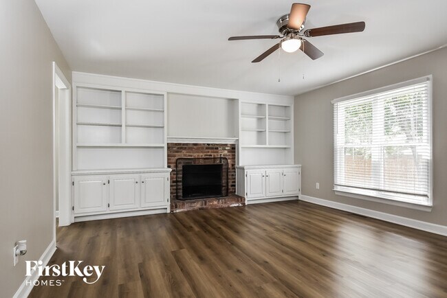 Foto del edificio - 4205 Jeffrey Ln Point