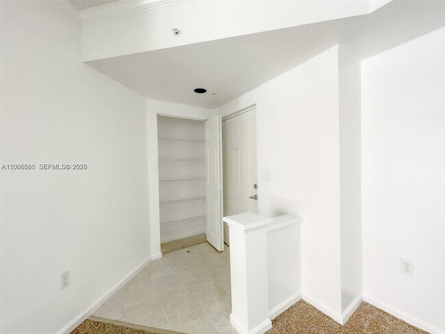 Foto del edificio - 17150 N Bay Rd