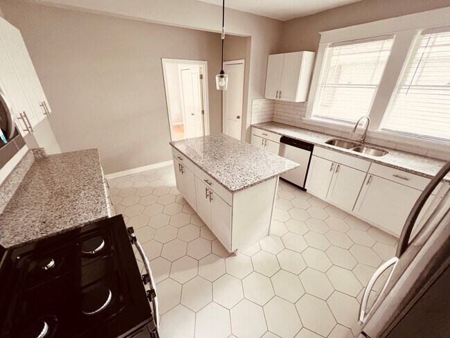 Cocina - 485 S Reese St