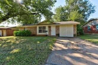 Building Photo - 208 W Shadywood Dr