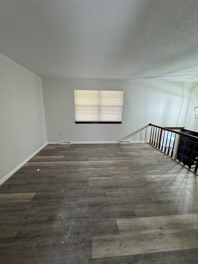 Building Photo - 2612-2614 Morning Glory Dr