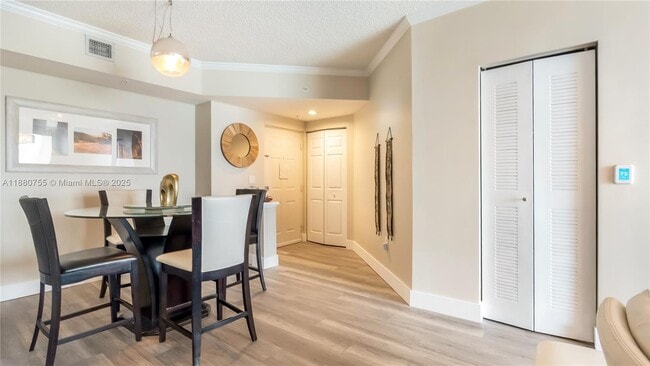 Foto del edificio - 17100 N Bay Rd
