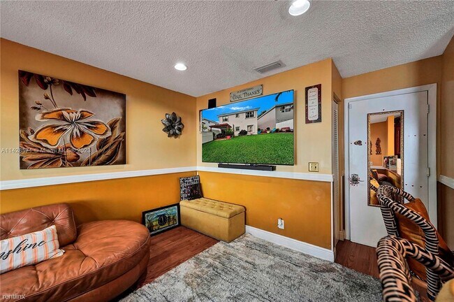 Foto del edificio - 3 br, 2.5 bath House - 6491 Ocean Dr