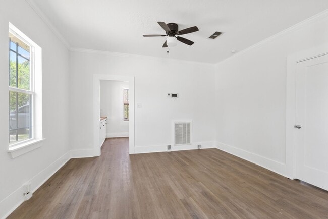 Building Photo - 843 Culebra Rd