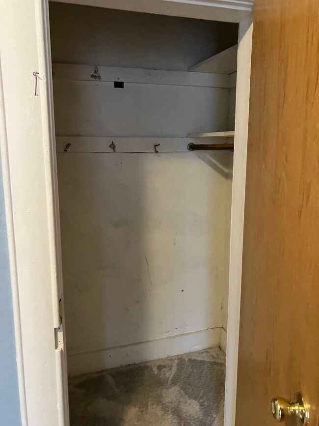 closet - 501 S Jefferson Way