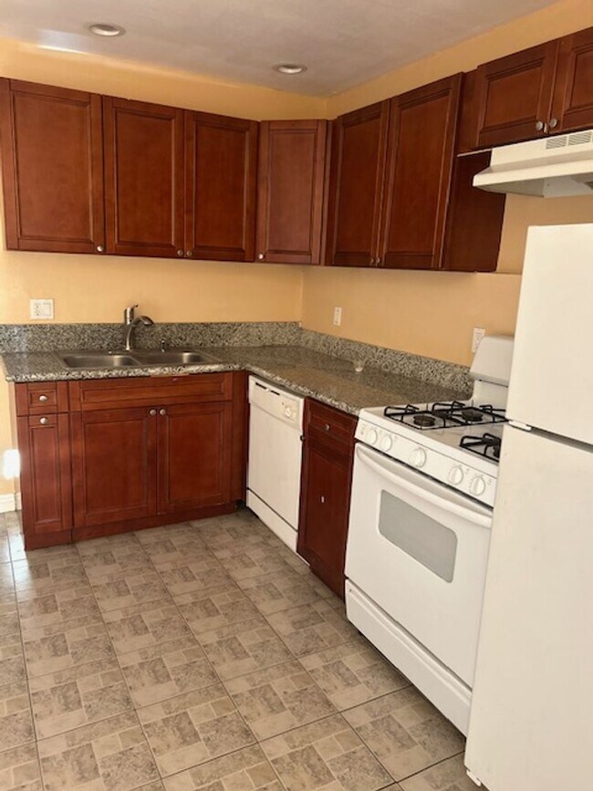 Building Photo - 283-295 S 39th St