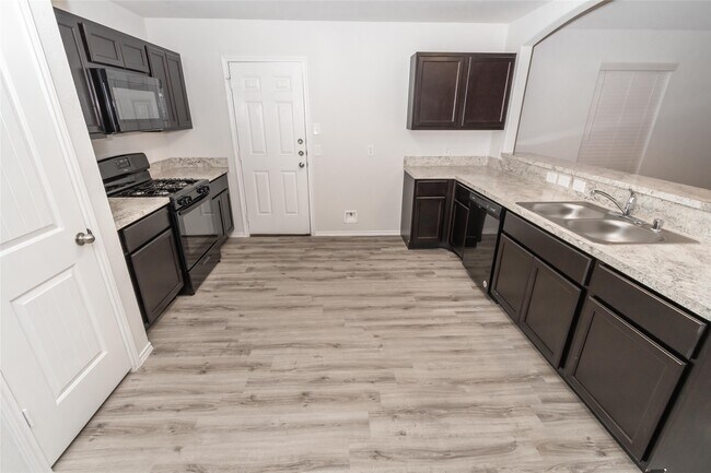 Building Photo - 24119 Ravenna Oaks Ct