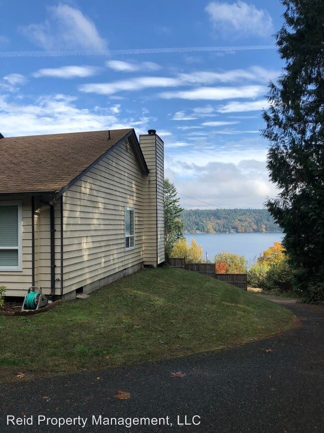 Foto del edificio - 5925 Madrona Ave NE