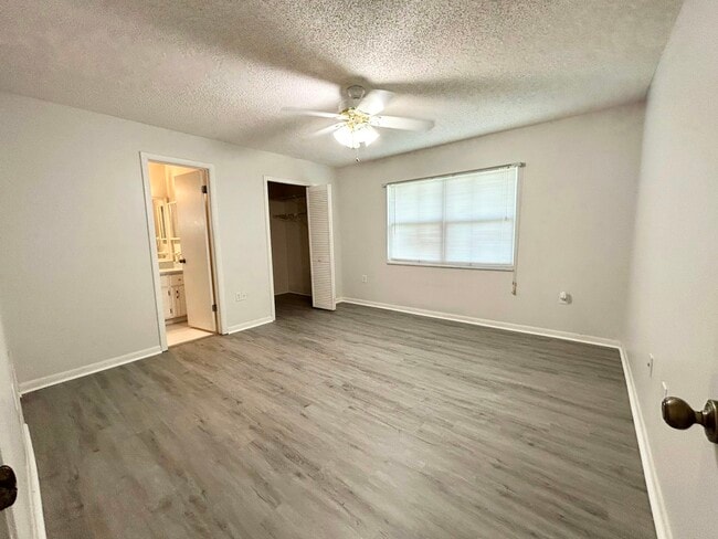 Foto del edificio - 4107 Santiago St