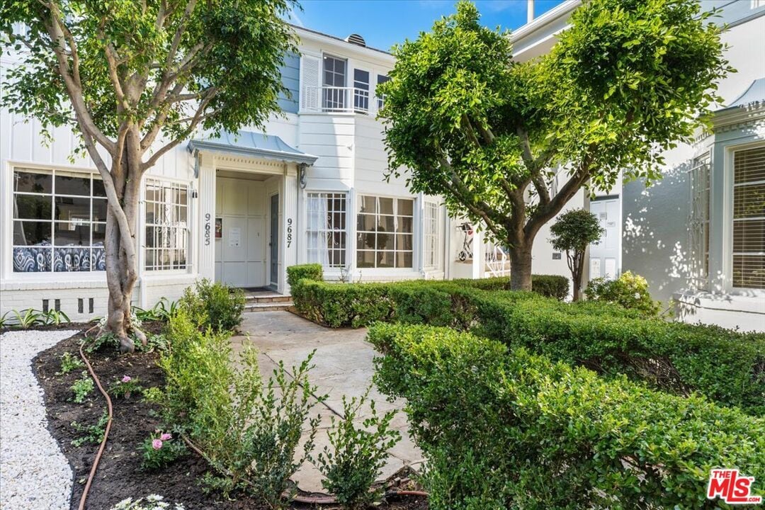 Foto principal - 9689 W Olympic Blvd